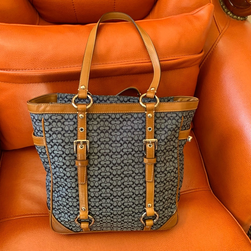 Coach New w/tag Purse with silver hardware 10X13 - Picture 4 of 6